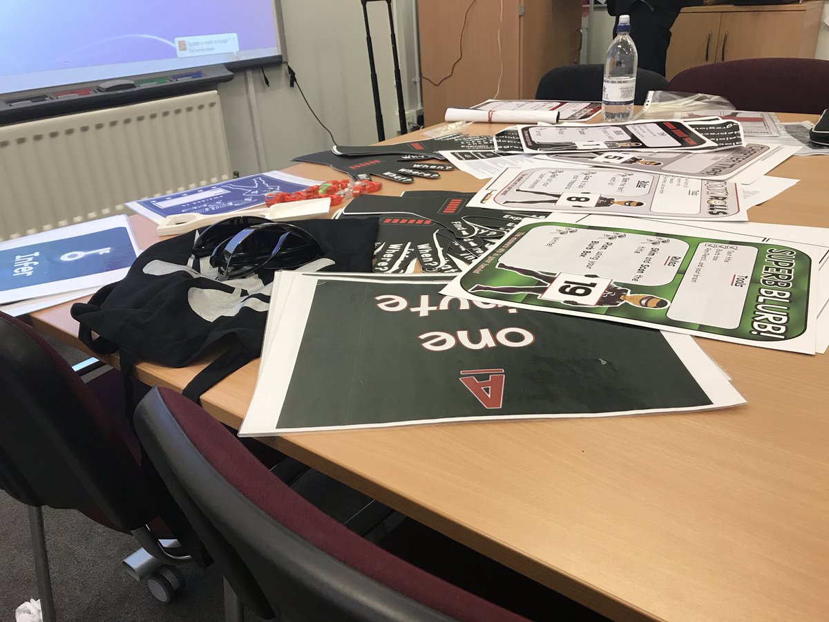 HeatonAvenueSch's tweet photo. Brilliant morning... now looking forward to an even better afternoon! #theteachertrain #readerresilient https://t.co/qR7nAsNPpi