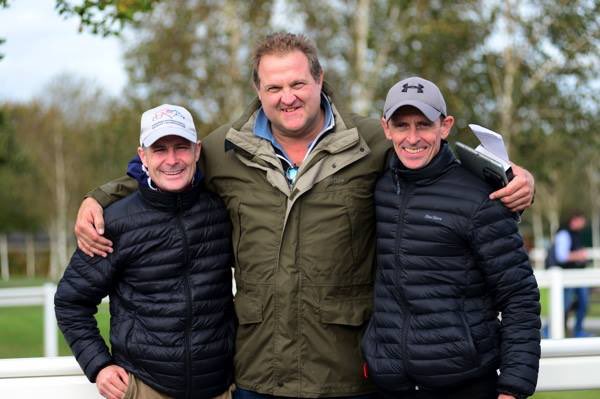 Tom Goff catching up with Pat Smullen and Ted Durcan yesterday @tatts_ireland 
📸 - @patcashhealy