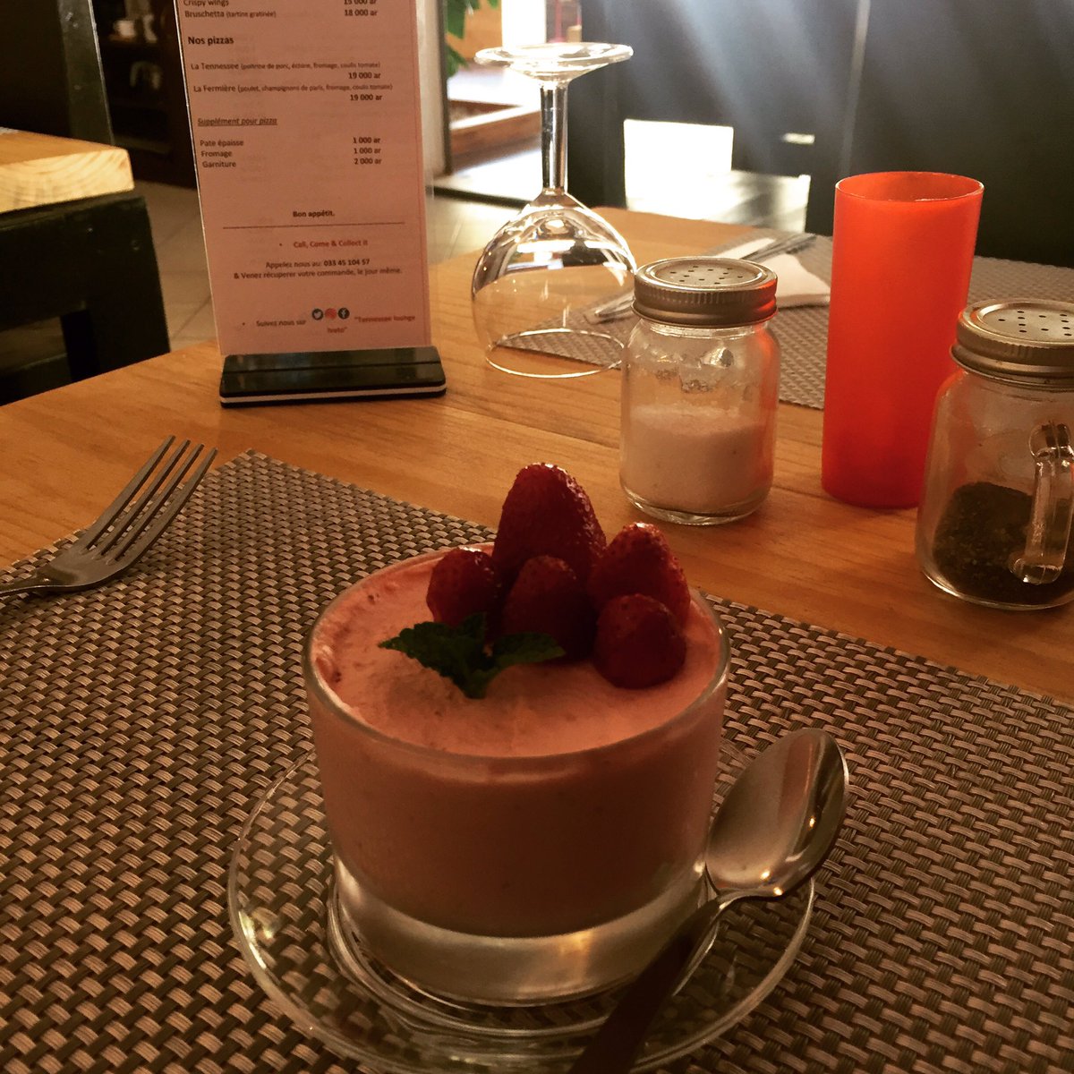 Tennesseeivato's tweet photo. Aujourd'hui c'est #mousseauxfraises pour accueillir les #beauxjours au #tennesseeloungeivato 😋😊👌 bonne dégustation #Lunchtime #goodfood #eaters #fraises #Strawberry #gourmandise https://t.co/MFqntT5qOb