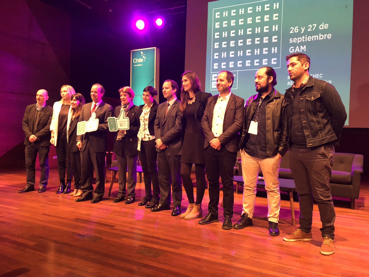 El Comité organizador de la Cámara de Comercio, el Ministerio de las Culturas y Fundación Imagen Chile se reunen en #mercadochec , el encuentro que promueve el intercambio entre 126 oferentes y 45 compradores de la #economiacreativa #ccs #imagenchile <a href="/culturas_cl/">Ministerio de las Culturas</a>