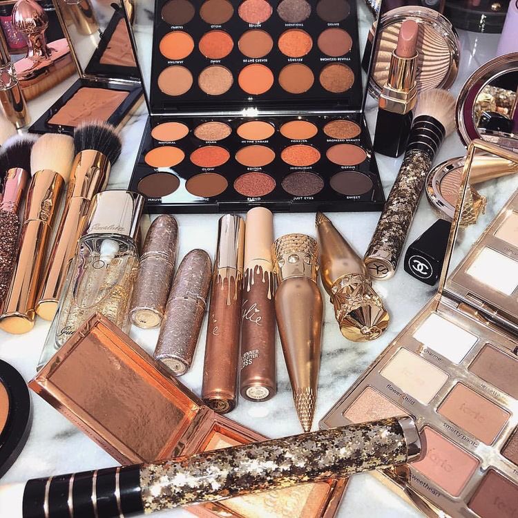 Косметика от nars. Pic by marc debman, makeup by rae morris. Make up collection. Коллекция макияжа. Очень много косметики.