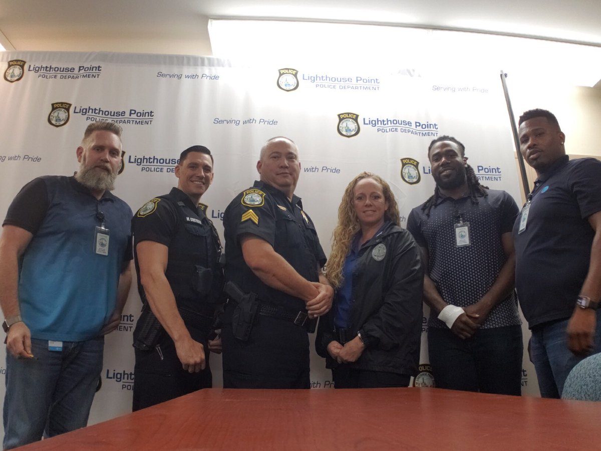 PMG_Store's tweet photo. Successful event switching over our first responders to FirstNet at the Lighthouse point PD.  #DTV5 @JayleneM_ @efrenfavela @One_FLA @CristySwink @barbwalz1 https://t.co/Lr8Oe7EQjo