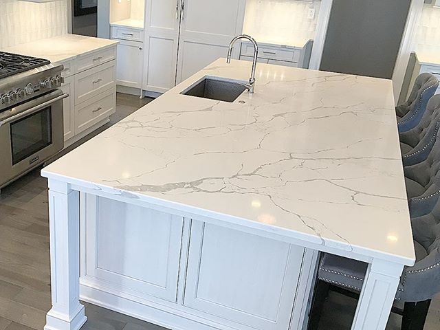 ConceptII's tweet photo. Check out the awesome veining in this counter top slab!! Calcatta counters are a luxury material that really elevates this kitchen design. The slabs were expertly chosen by @rockymountaingranitemarble. They are even more stunning in person! https://t.co/j1IIrcFGmH
