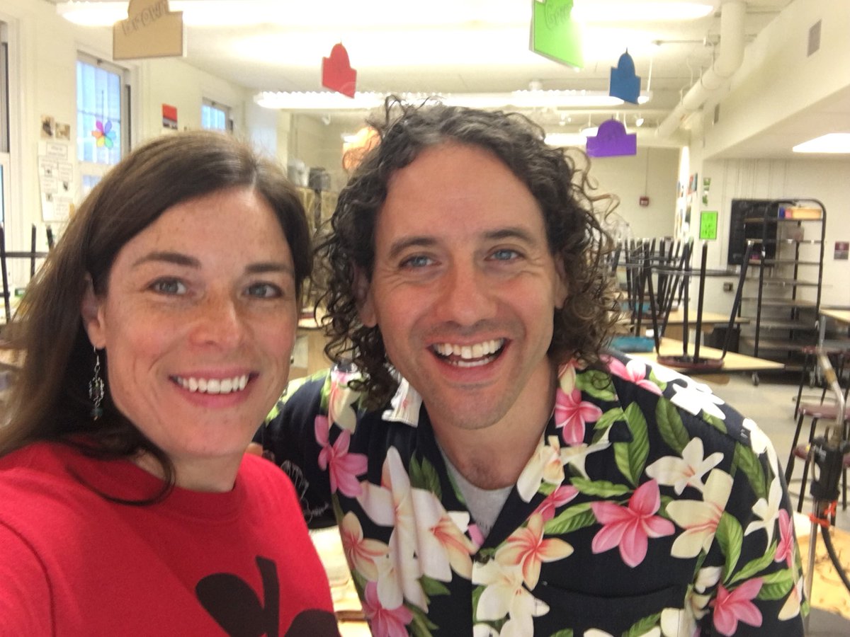 artwarriors1's tweet photo. We have visiting artist, Darren Goodman presenting #glassexperience to Berry Intermediates 6th graders all week! #engageandpersist #berryartstudio @BIS_principal #Explore_BIS https://t.co/N93MnwiFjx