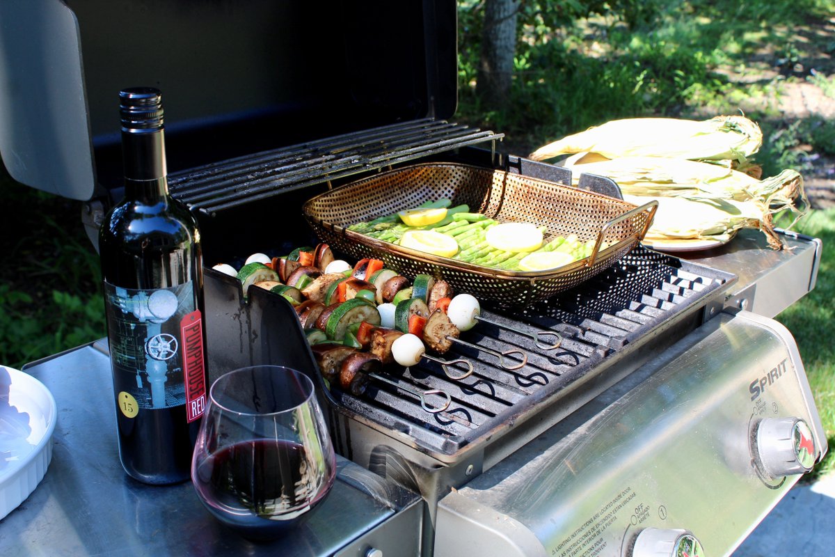 pumphousewines's tweet photo. It's a beautiful day for a BBQ! What'd your favorite backyard food &amp; wine pairing? https://t.co/qMtGvP7wgb