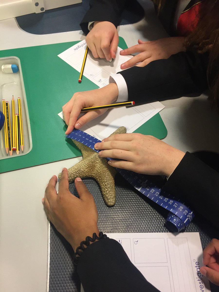 Year 8 investigating specimens at the Natural History Museum #ELD <a href="/SandSci/">SandSci</a>