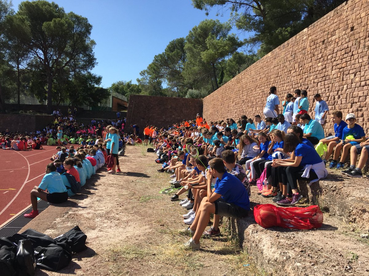 Unss_Nice's tweet photo. #JNSS plus de 850 élèves regroupés au creps de Boulouris sur le thème de l’égalité filles garçons.11 activités représentées #unss83 #teamunss06 @AcademieNice @RaybaudA https://t.co/Zrtt1POQdy