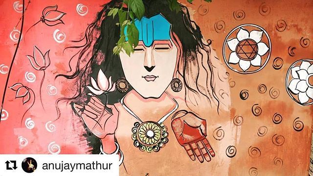 GreatWallsofInd's tweet photo. Shared by  @anujaymathur Artist : Unknown ・・・
If a city was judged by its street art, Varanasi would have definitely featured as one of the most beautiful and mesmerising cities of the world.

Driving down random roads in the city, one  comes across … https://t.co/cPH6wEcqiO https://t.co/j9dWb7Mo5x