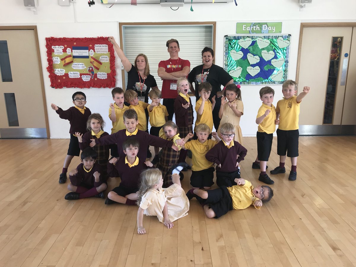 FPSStewartHouse's tweet photo. Year 1 posing as superheroes at the end of a fabulous fun filled drama workshop today @PopUp_Drama @CraftShopWS #youngfelstedians #creativecurriculum https://t.co/hDdaM5M3Xn