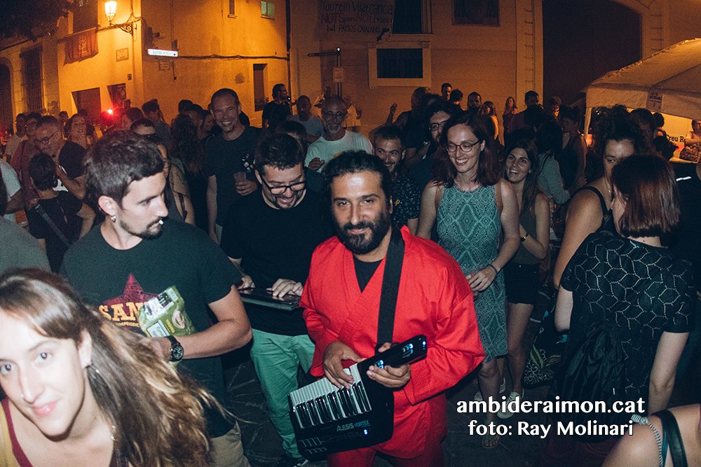 ambideraimon's tweet photo. Fotos de @astriomusic a la Barraca de la @FMPopularVila 2018
https://t.co/0uIy3wCnn2
#ambideraimon #astrio #labarraca #vilafrancadelpenedès @Areciosmith @SantiSerratosa https://t.co/VisN9vpbb9