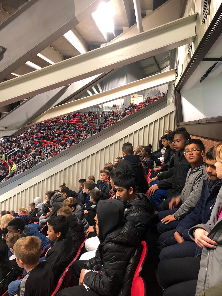 Hathershaw_PE's tweet photo. Hathershaw students enjoying the Man united game last night.
Shame about the result !
#Fantasticbehaviour
#Pledge9
#Essentiallifeskills https://t.co/PQ9jidEGij