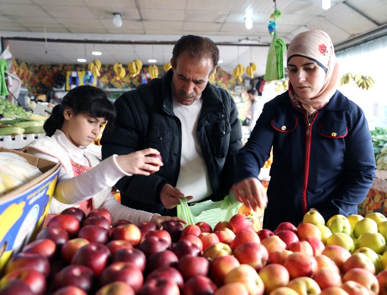 WFP's tweet photo. Think of what you ate today. How much of it did you produce yourself? Unless you’re a farmer, most of it was probably grown, processed, transported &amp; sold by a company. To end malnutrition, businesses need to be part of the solution. 

Great to have them at the table.  @SUNBizNet https://t.co/HUaolDAQ1k