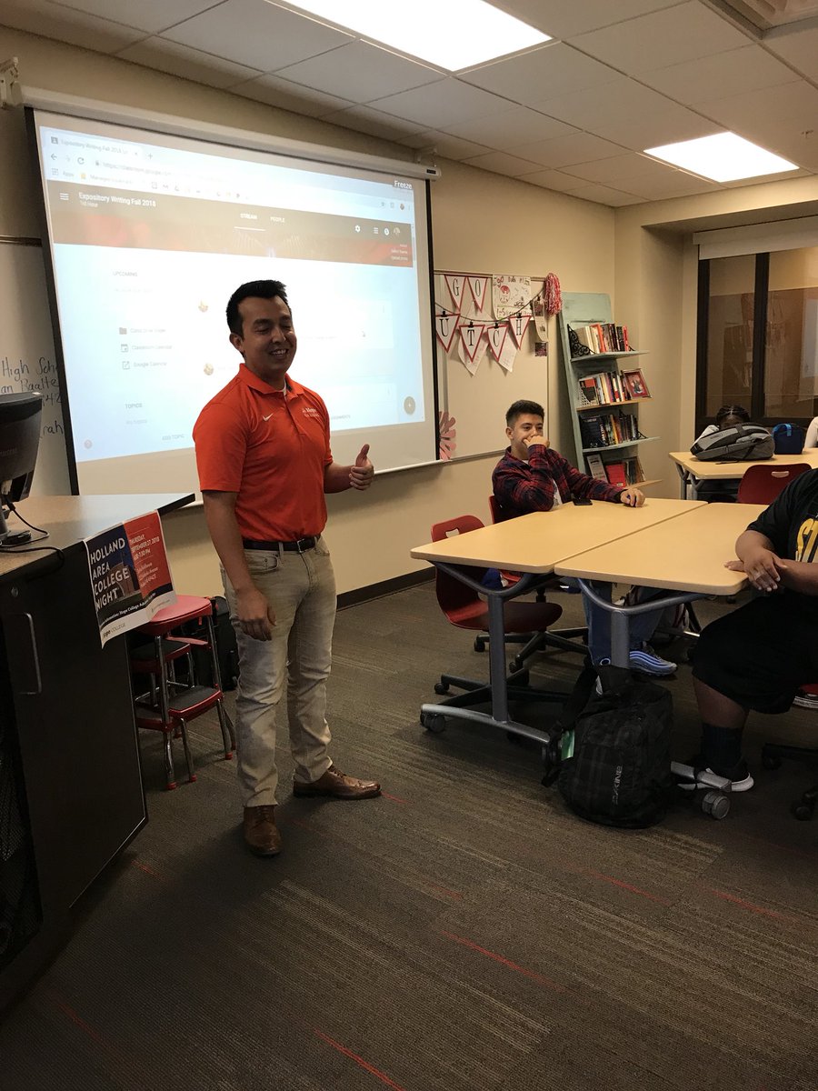 slefebreHHS's tweet image. HHS 2011 Graduate Pedro Martinez shares his story to our Seniors! #firstgenerationcollegestudent #HPSProud @HopeCollege