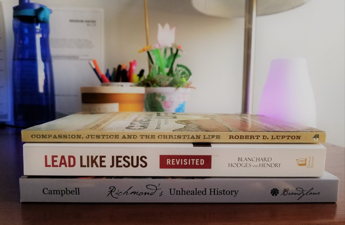 followRCLI's tweet photo. It’s day TWO of The Amazing Praise! To kick things off this morning, we’re giving away a set of this year’s Class books! Visit https://t.co/0UkQe0C1xf in the next hour to be entered to win this set of books! #LeadersWhoGive #RCLI19 https://t.co/kOHDfOMfZU