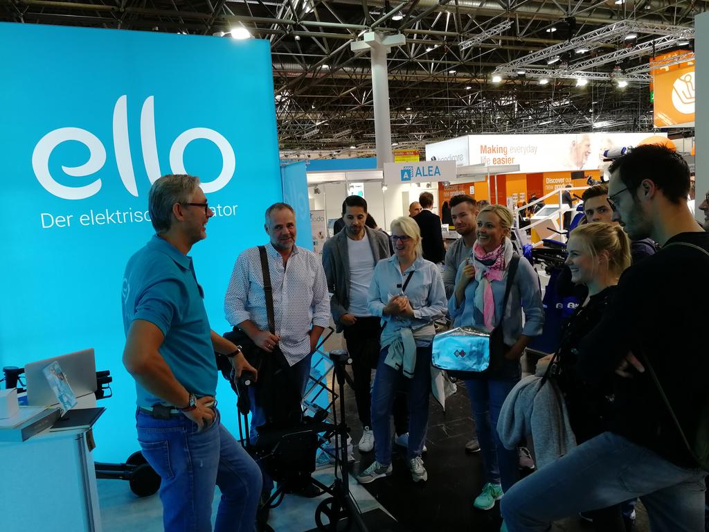 ElloRollator's tweet photo. Gestern noch einen fantastischen Deal mit @maschmeyer und Georg Kofler abgeschlossen und heute schon auf der @REHACARE in Halle 3, Stand A56. Kommt vorbei und macht eine Probefahrt!
#MobilitaetDerZukunft #dhdl #rollator #ello #elloRollator https://t.co/g5QOHufWgT