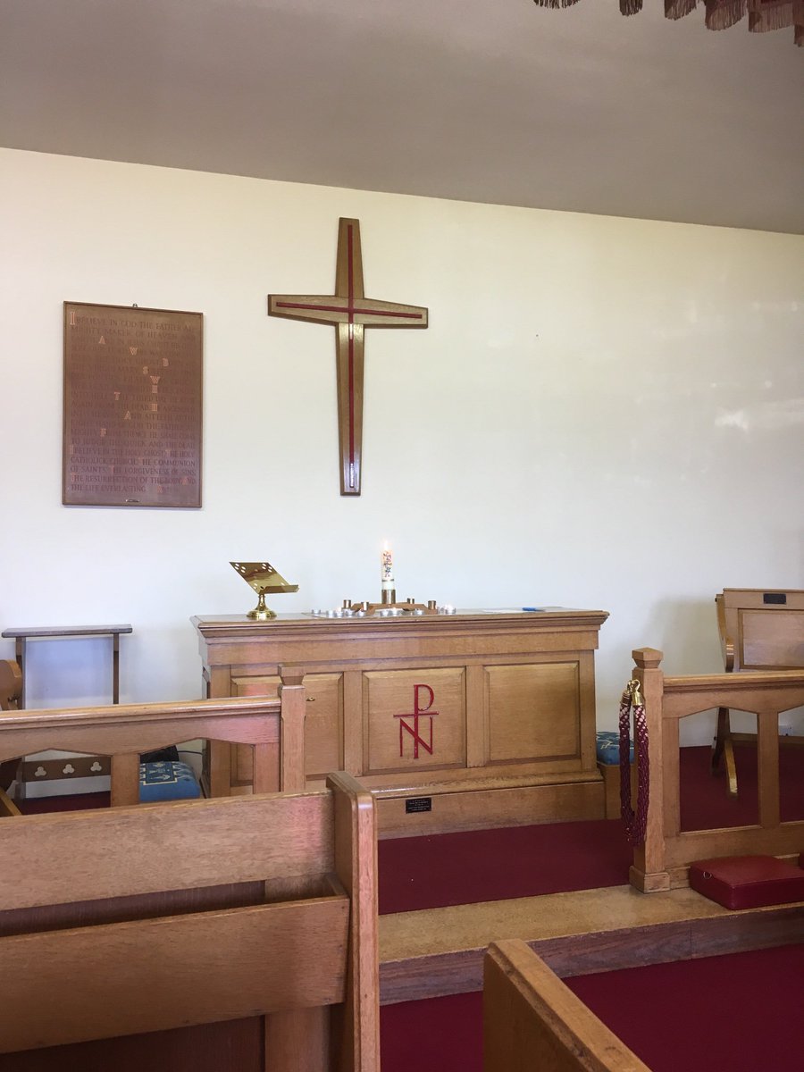 deafhannah's tweet photo. One of my favourite things to do at the moment. #Openchapel at @DRCsthelens people popping in to look, to pray, to light candles and just to be. #ilovemyjob #priesthood #ministryofpresence https://t.co/X9YgCUZ8DE