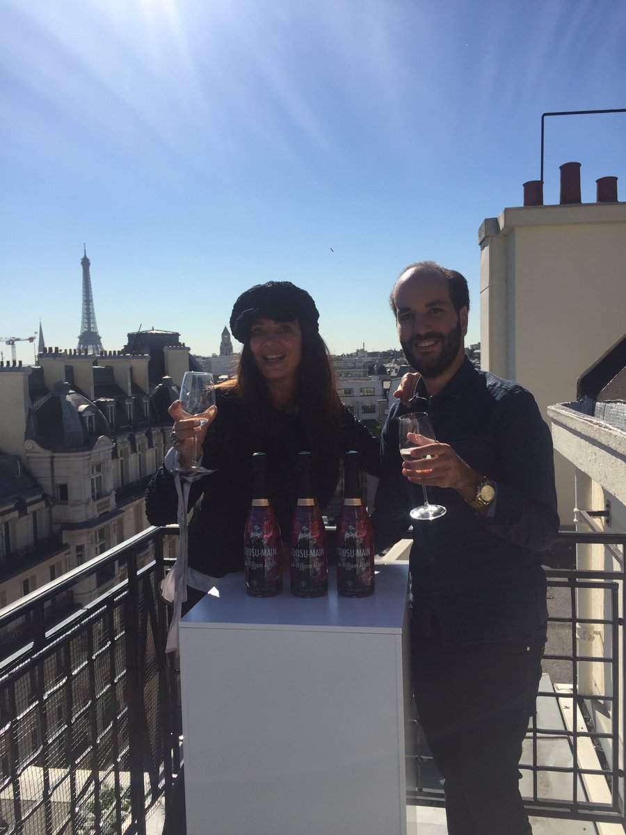 cave_turckheim's tweet photo. Suna Moya &amp; Victor découvrent et apprécient Cousu-Main par William Arlotti, créé à quatre mains avec notre œnologue Michel Lihrmann de la Cave de Turckheim - Lancement de notre nouveau crémant so glamour et couture #cdtfwa #cavedeturckheim #williamarlotti  #drinkalsace https://t.co/DEJ1b5eddt