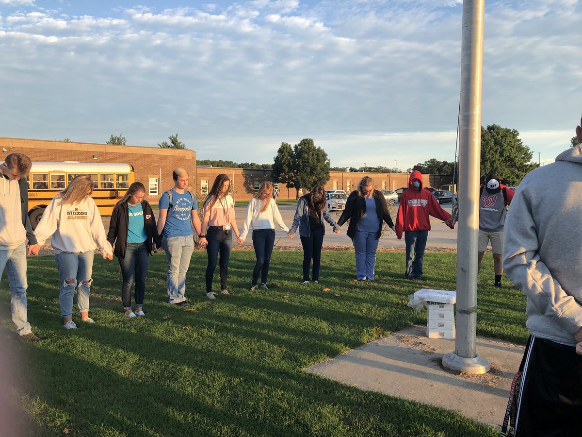 ReedsSpringFCA's tweet image. See You at the Pole this morning- What a blessing!
#HowGreatIsOurGod
@SOCentralMOFCA @ReedsSpringHS