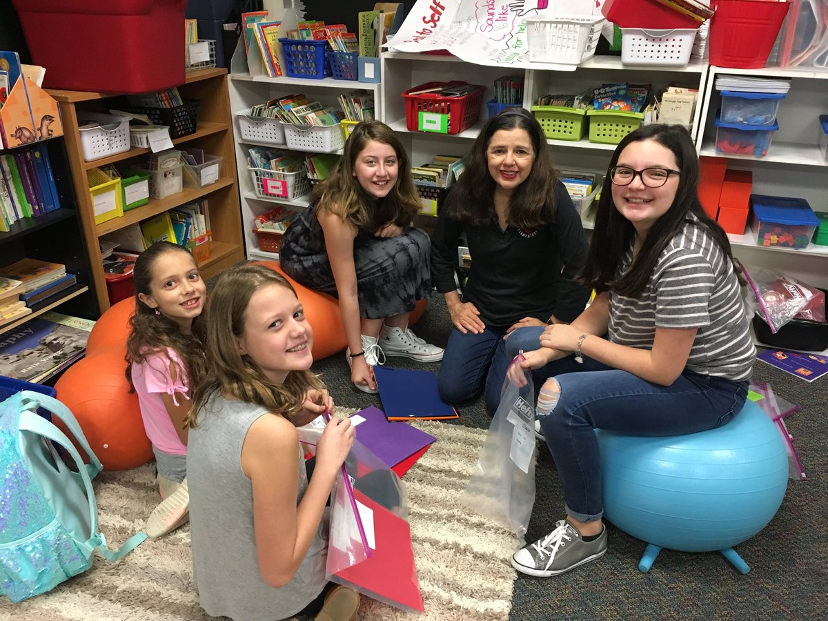 RoxaneGraff's tweet photo. Love getting help from former wonderful students! https://t.co/fCEcZl5etW