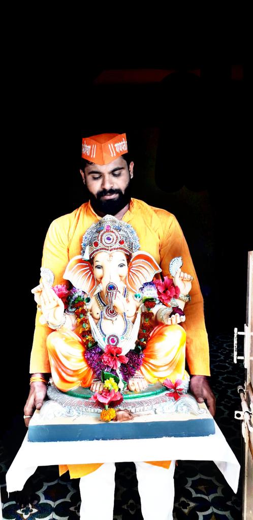 S4NDY07's tweet photo. "बळ दे झुंजायाला किरपेची ढाल दे, गणपती बाप्पा मोरया पुढल्या वर्षी लवकर या...😢🙏😳
#GanpatiBappaMoraya #Ganpati2018 #BappaMaza #Visarjan #Nirop #Ganeshotsav #Emotions https://t.co/BsgShaYlBM