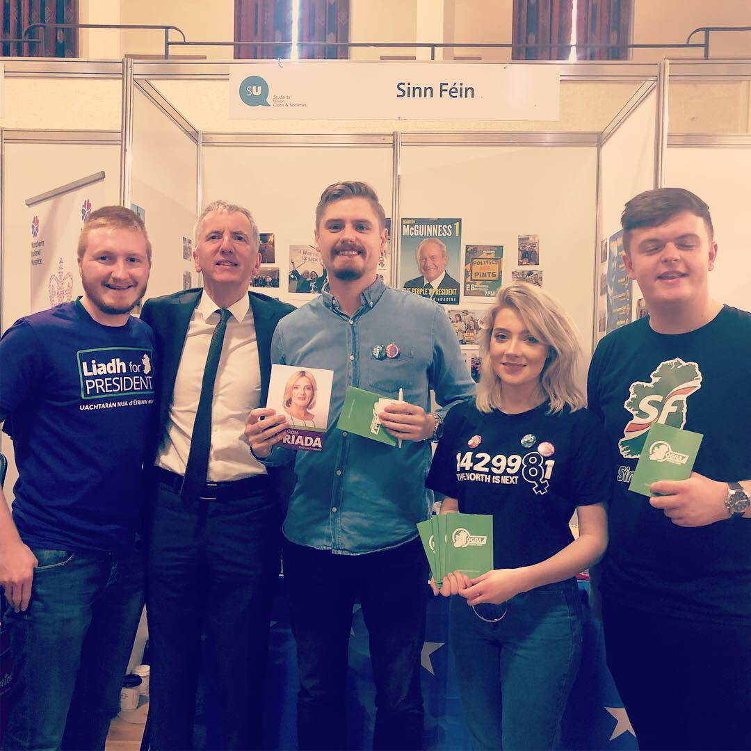 RyanCarlin's tweet photo. Fantastic @Ogra_SF team at Queens Freshers fair today. Niall, Pádraig, Saoirse &amp; Caoimhín had well over 100 signed up before I’d left the @sinnfeinireland stand. Still time to get down and join! #QUBFreshers @QUBelfast @newbelfast https://t.co/3ZoRTRlUOX