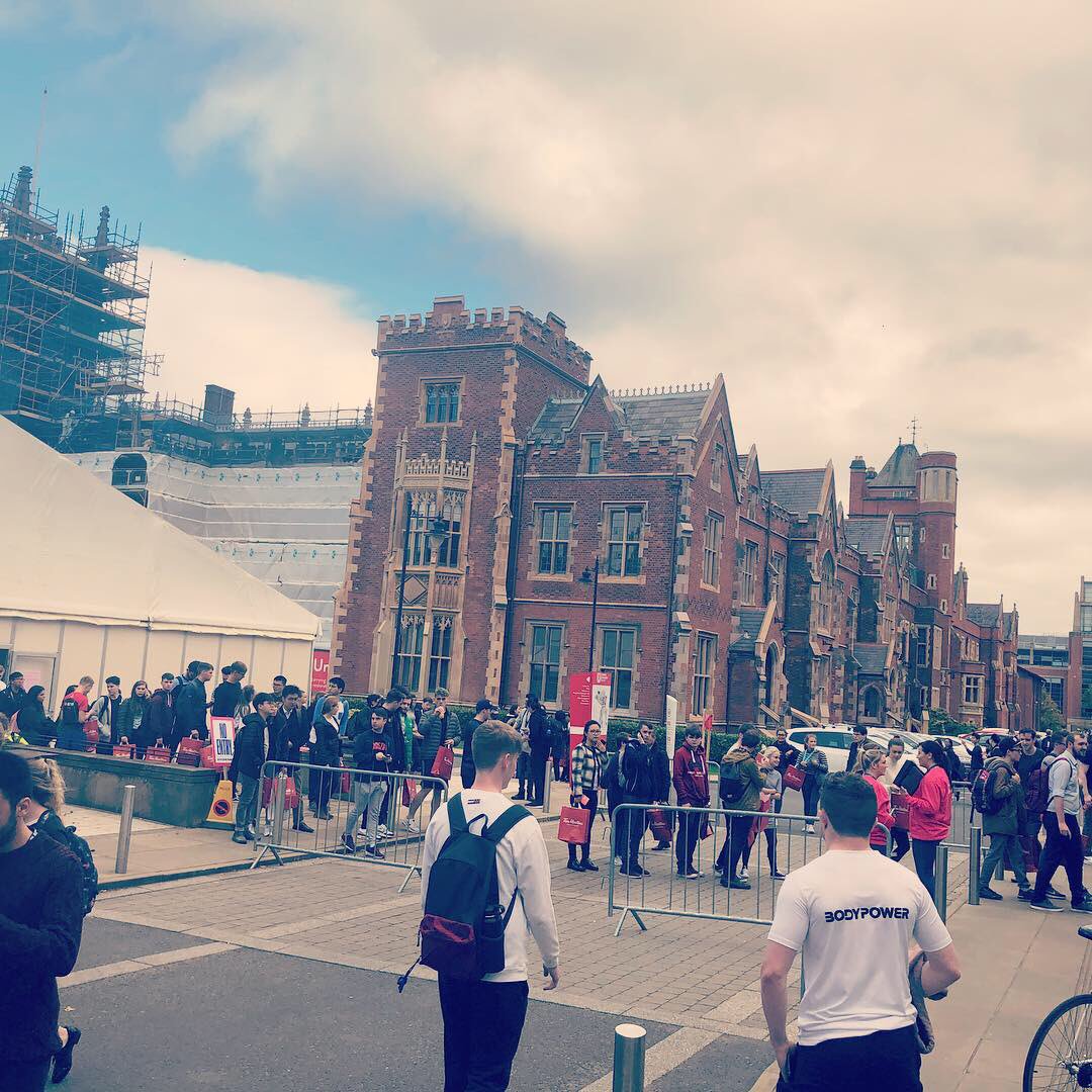 RyanCarlin's tweet photo. Fantastic @Ogra_SF team at Queens Freshers fair today. Niall, Pádraig, Saoirse &amp; Caoimhín had well over 100 signed up before I’d left the @sinnfeinireland stand. Still time to get down and join! #QUBFreshers @QUBelfast @newbelfast https://t.co/3ZoRTRlUOX