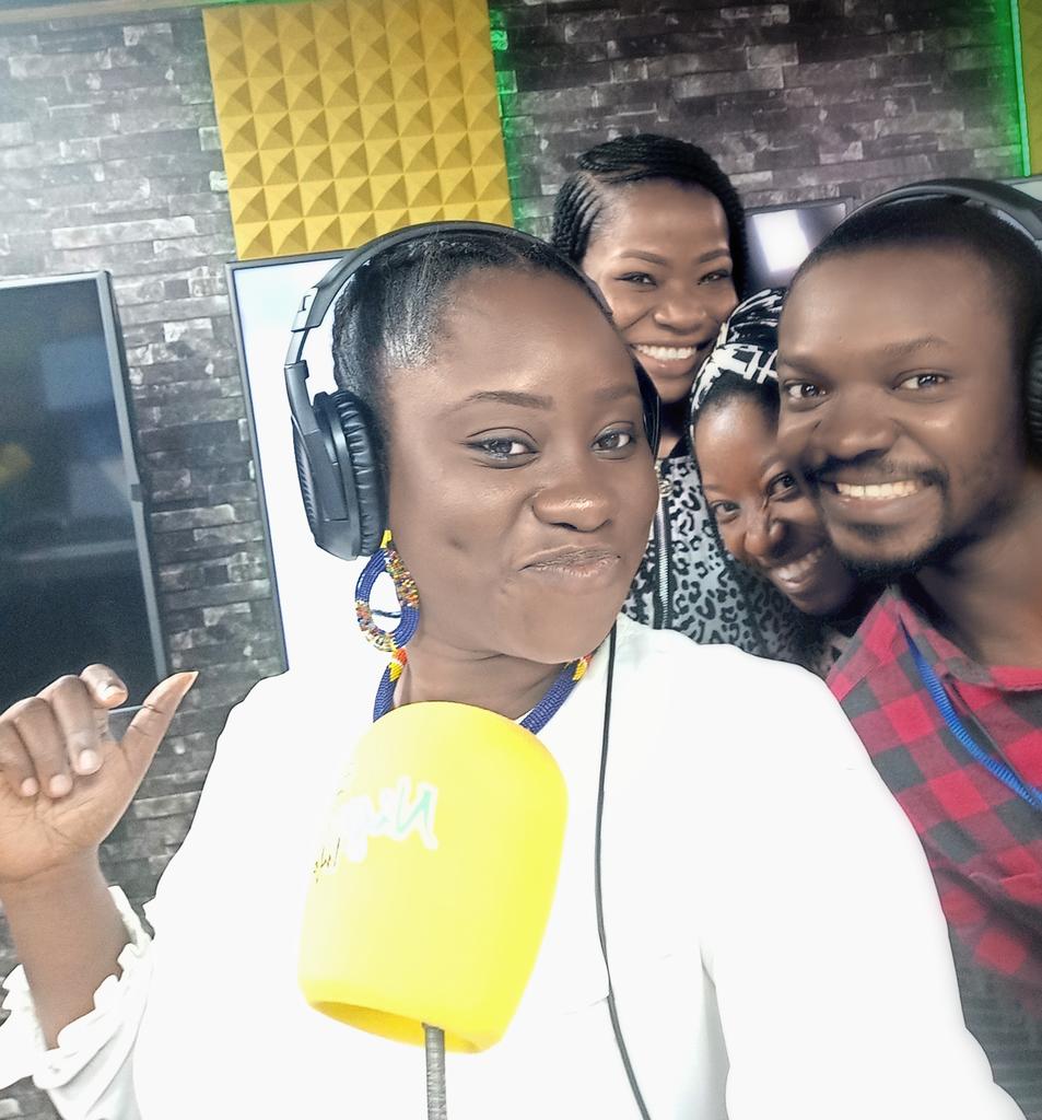 TheFavoredWoman's tweet image. A #FolaInfinix selfie with my baby broadcasters with our brand new #InfinixNote5
