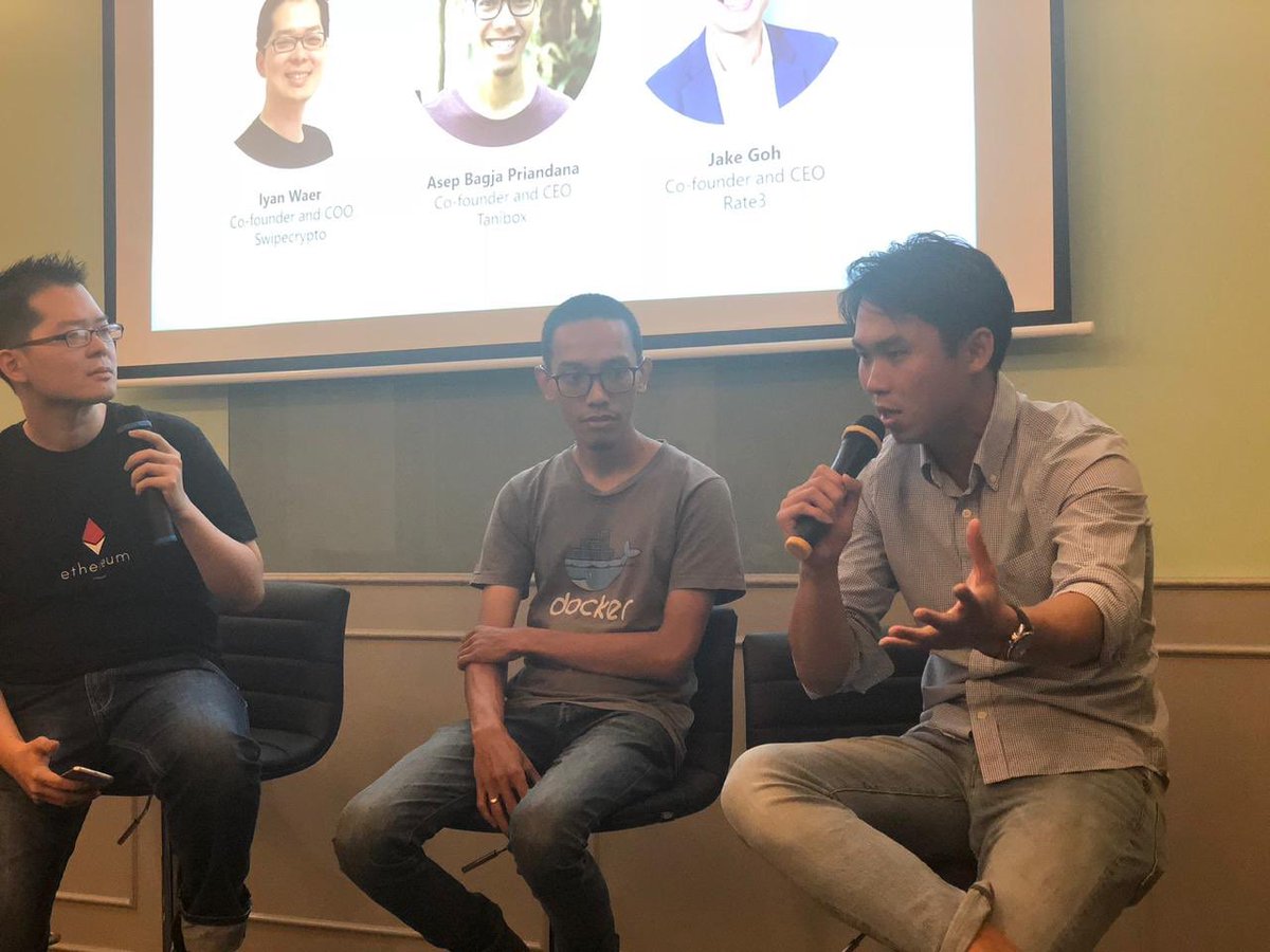 OfficialRate3's tweet photo. ♦️Jake at the Indonesia Ethereum Meetup: Blockchain Empowering Lives♦️

Blockchain is ready to change the world, and so is Rate3!🌎

(Photo: Jake with Iyan Waer, COO of Swipecrypto and  Asep Bagja Priandana, CEO of Tanibox) #Rate3 https://t.co/Vqmv4lwA4t