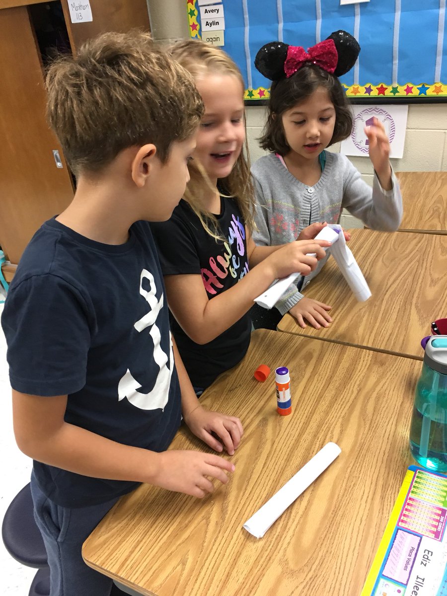 CubRunMarkham's tweet photo. Teams used teamwork to build the tallest tower. @PosProject #teamwork #characterstrengths https://t.co/227LaNeVKP