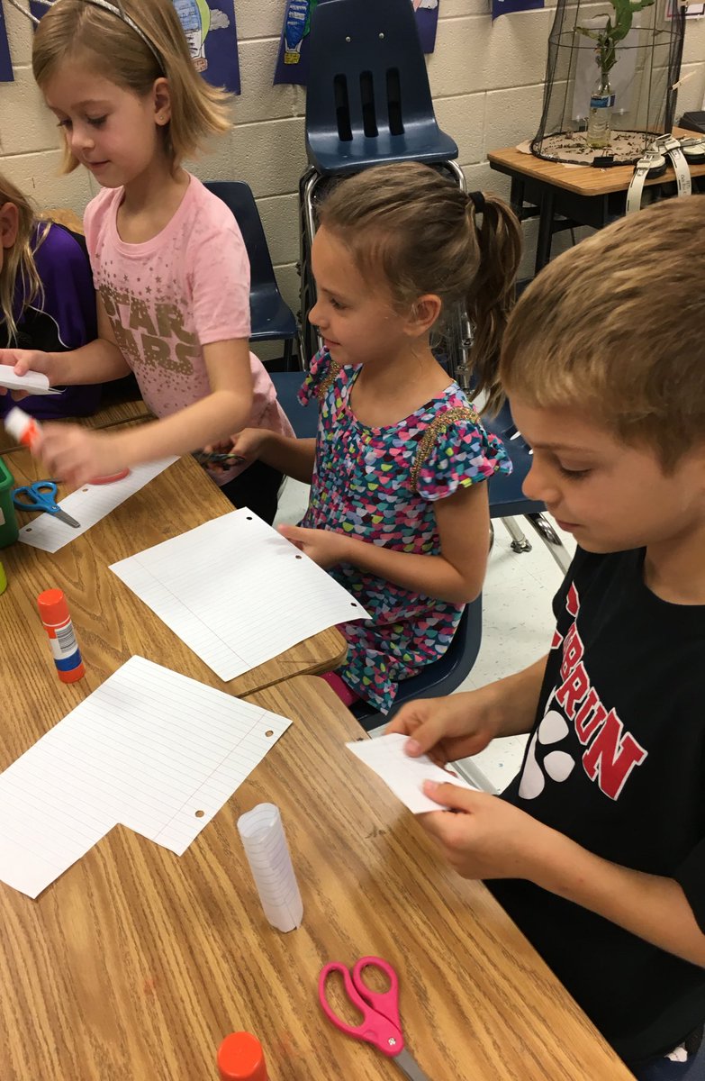 CubRunMarkham's tweet photo. Teams used teamwork to build the tallest tower. @PosProject #teamwork #characterstrengths https://t.co/227LaNeVKP