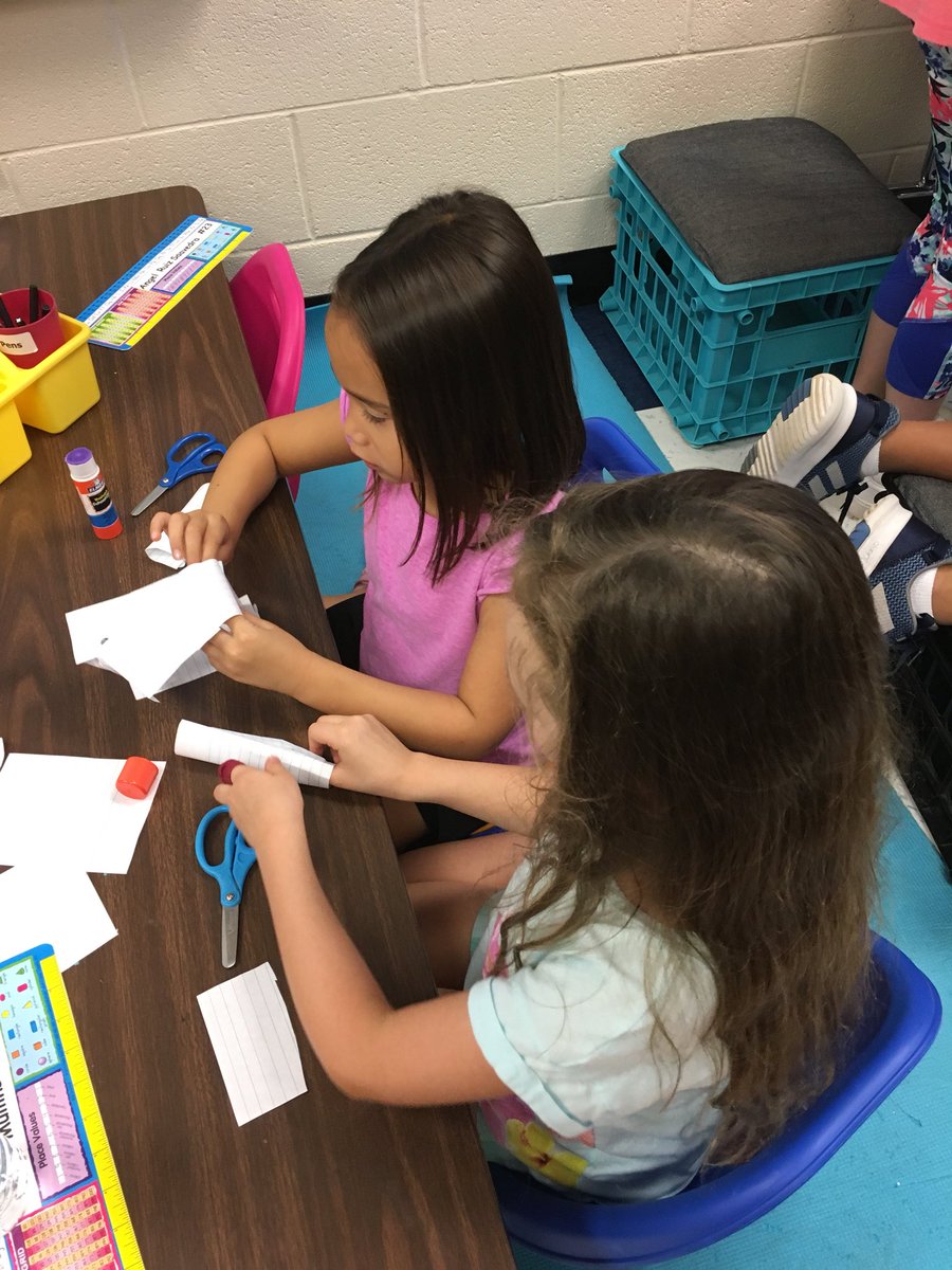 CubRunMarkham's tweet photo. Teams used teamwork to build the tallest tower. @PosProject #teamwork #characterstrengths https://t.co/227LaNeVKP