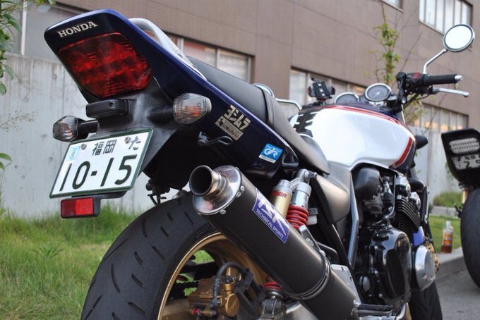ひろムーチョ タクミがcb400sf盗まれたらしいです 色は青白赤のトリコロールカラー マフラーtsrです 発見した人は連絡お願いします 拡散希望 バイク盗難 盗難 福岡 T Co Pyonk8tohb Twitter