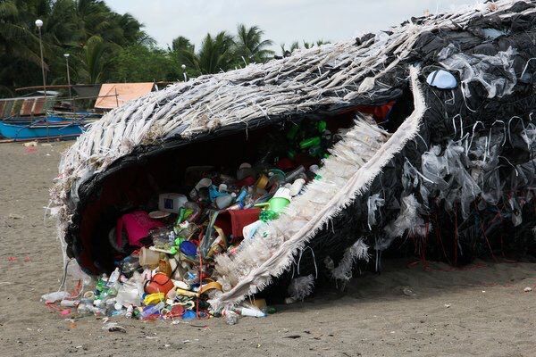 MikeHudema's tweet photo. This “dead whale” is sending a very clear message. 2019 must be the year we #BreakFreeFromPlastic!

#endoceanplastics #useless #wasteless https://t.co/onyv62joEd