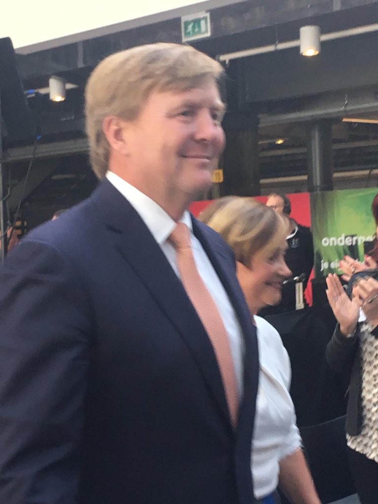 marcel_wijnen's tweet photo. Ook ZMK Willem Alexander was bij ‘150 jaar techniek in Twente’ bij @rocvantwente. Een geweldig programma met nieuwe duurzame technische ontwikkelingen. Met ook een presentatie van @Sheltersuit @RabobankEH #growingabetterworldtogether https://t.co/P2oYR7sxxO