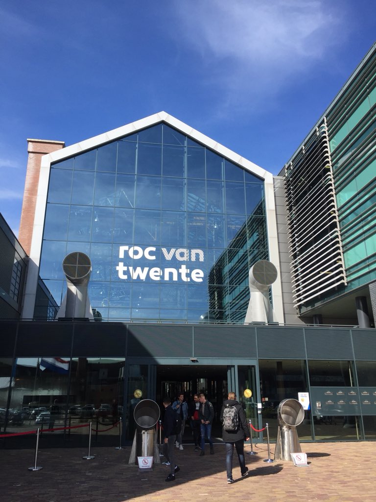 marcel_wijnen's tweet photo. Ook ZMK Willem Alexander was bij ‘150 jaar techniek in Twente’ bij @rocvantwente. Een geweldig programma met nieuwe duurzame technische ontwikkelingen. Met ook een presentatie van @Sheltersuit @RabobankEH #growingabetterworldtogether https://t.co/P2oYR7sxxO