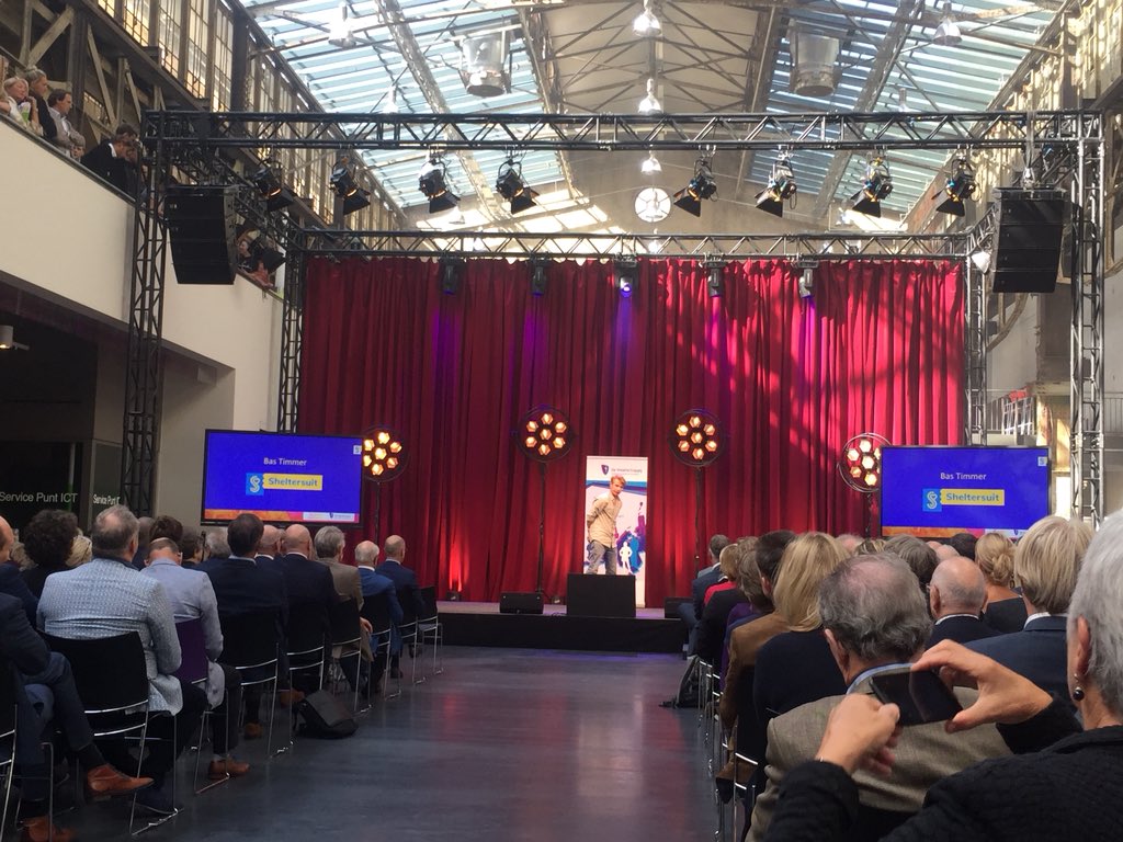 marcel_wijnen's tweet photo. Ook ZMK Willem Alexander was bij ‘150 jaar techniek in Twente’ bij @rocvantwente. Een geweldig programma met nieuwe duurzame technische ontwikkelingen. Met ook een presentatie van @Sheltersuit @RabobankEH #growingabetterworldtogether https://t.co/P2oYR7sxxO