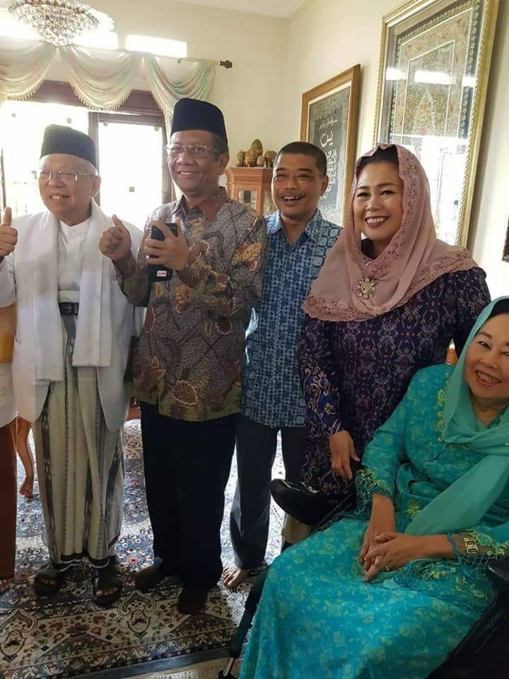 4Y4NKZ's tweet photo. @ASapardan @jokowi #YennyWahidProJokowi 
#ArusBaruMuslimah 
#JokowiLagi 
#Jokowi2Periode 
#Jokowi1xLagi 
#JokowiMembangunIndonesia 
#IndonesiaMaju 
#2019PilihJokowiKyaiMaruf 
#2019TetapJokowi https://t.co/99rQ7DUCLg