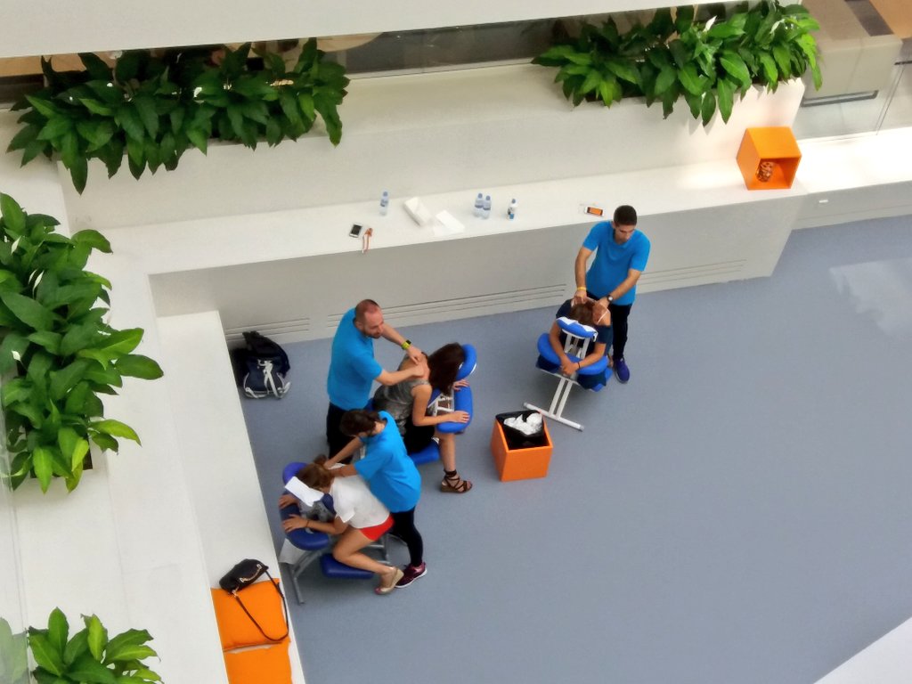 mariatejero's tweet photo. Semana de la salud en @Bankinter. Ayer masajes y hoy entrenamiento con B3B. Gracias compis! #somosbankinter 😊 https://t.co/mXDffqRZ3q