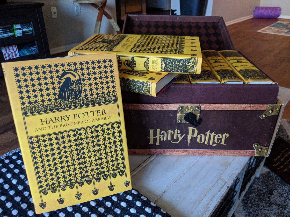 Harry_Potter_TM's tweet photo. "No sé qué regalarte" 

Yo: https://t.co/k0GgqLOpJ0