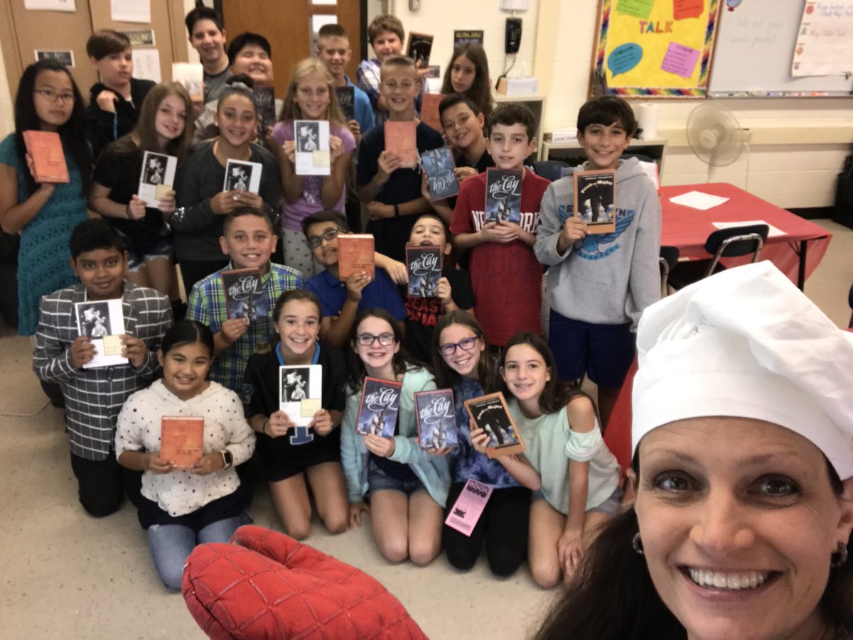 ManningTechTalk's tweet photo. Book Tasting Picnic! Mrs. Labuski is serving up some delicious books for the students to chose from for their independent reading book for 1st quarter. ๐๐๐#gosmithtown @SmithtownCSD @SCSD_GMS @Tinamang2 https://t.co/4JIq69b4oo