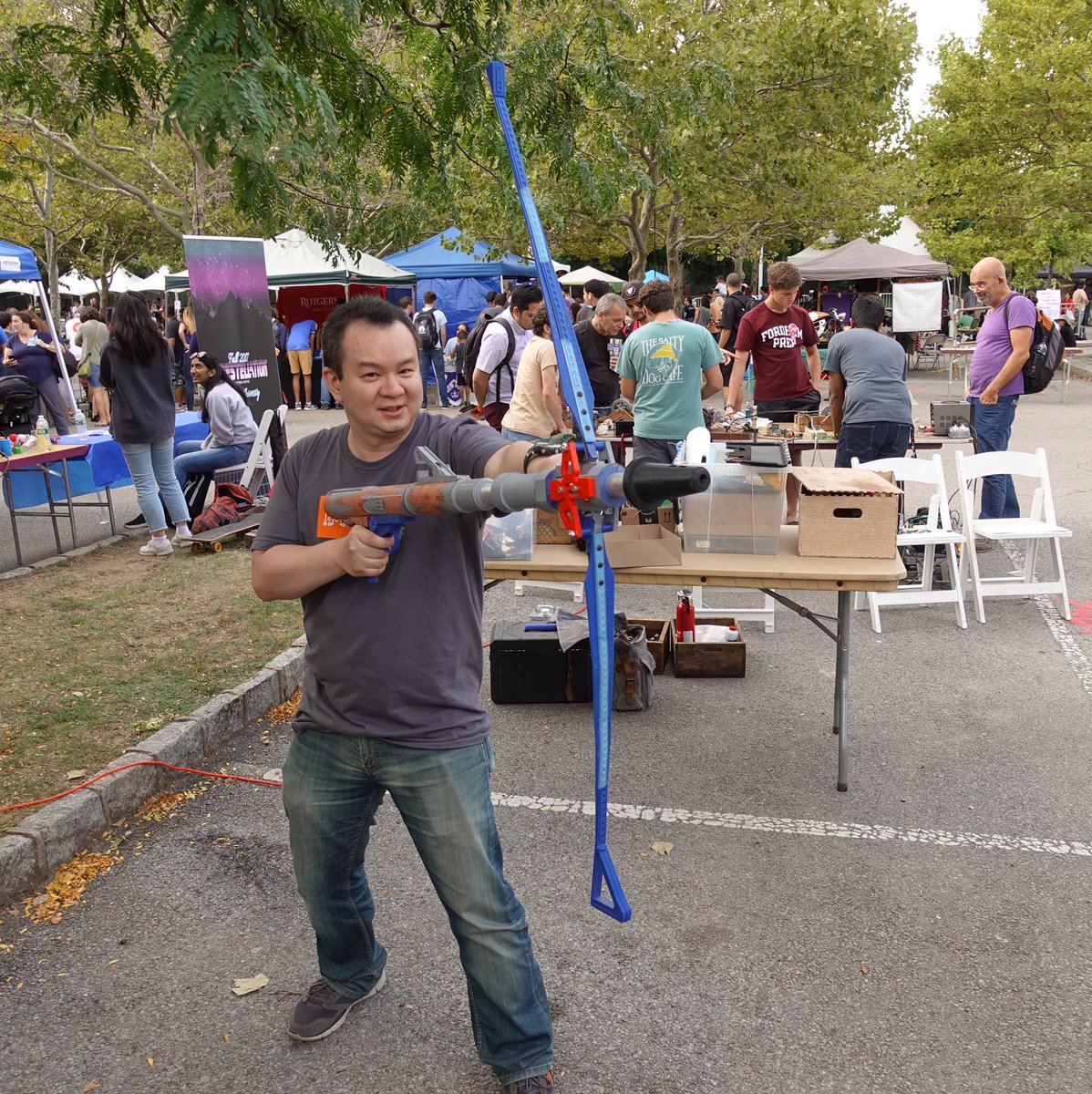 nerdyviews's tweet photo. I got to play around with this #ChirrutImwe #lightbow which was 3D modeled & printed by @RocketProps from @artisansasylum I totally need to make one for my cosplay! #MakerFaire #WMFNY18 #RocketProps #ArtisansAsylum #3DPrinting #StarWars #RogueOne #Cosplay https://t.co/C7s6eZuUhN