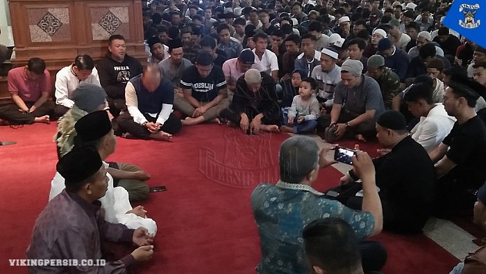 officialvpc's tweet photo. Sangat besar dosa kami, kami marah atas kejadian kemarin. Ampuni dosa-dosa kepada semua korban yang telah mendahului kami.

Antarkanlah Al-Fatihah kami kepada mereka, karena kami tak sempat mengucapkan maaf kepada mereka 🙏 https://t.co/tDI13YEvIq