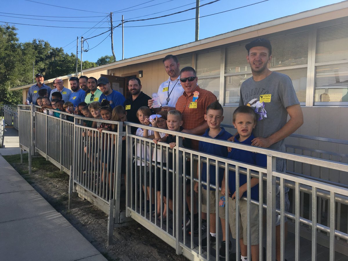 collins_cpc's tweet photo. #FLDadsAtSchool18 These great guys made our day! https://t.co/9pls8pRnhZ