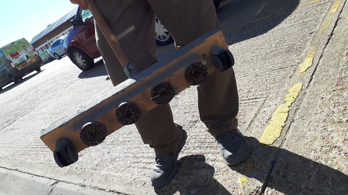 katesfxmakeup's tweet photo. Omg the car park guy, genius invention.... magnets underneath with wheels on a stick handle to pick up nails and sharp metal things. #car  #nomorepunctures https://t.co/amNg3kH411