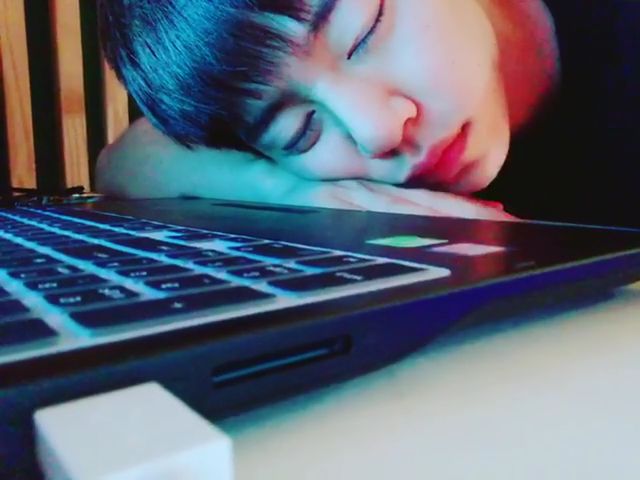 only_daejae's tweet photo. อุ๊ยยยยยยย เจอแมวหลับ zzZ https://t.co/qgrhedUG7t