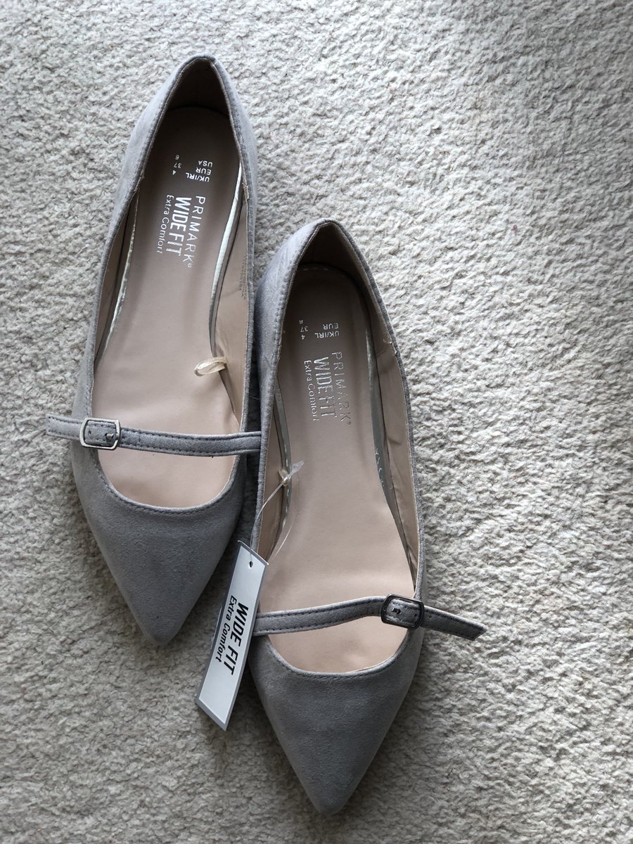 hibasharficntr's tweet photo. A woman who wears Pointy shoes is attractive and elegant ❤️
Don’t you agree?
#FloraEvent
#HibaSharfiCenter
#معرض_فلورا
باقي ٨ ايام
8 days left
Thursday 4/10 to Wednesday 10/10 https://t.co/VZq8z2LyML