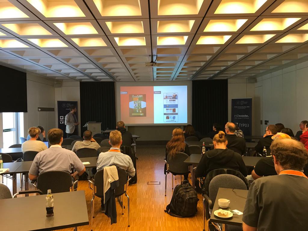 joerghambuch's tweet photo. André Sawaryn von @sunzinet präsentiert den https://t.co/IRFS55YtWm beim #T3UD18 #TYPO3 https://t.co/ByvskUHnf4