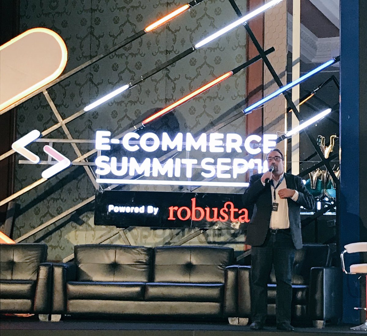 amzpymntservs's tweet photo. "76% of customers will view returns policy before completing purchase &amp; customers seek delivery options variety " by @MahdiAlOlabi  @EcommSummitEG #ECommerceSummit18 #ESummit18 #Ecommerce  #Egypt https://t.co/jfQ7CGybUj