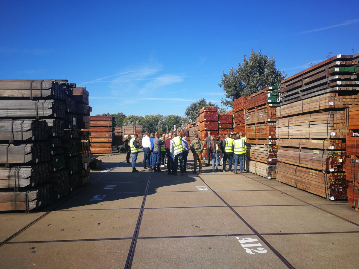 FSCNL's tweet photo. Prachtige dag voor een Tour door het Hout! We zijn te gast bij @vandenberghh en @gwwhoutimport samen met @weermanreinier 🌳#kiesvoorhout #fschout #kiesklimaat #forestsforallforever https://t.co/MevUMBEyX2