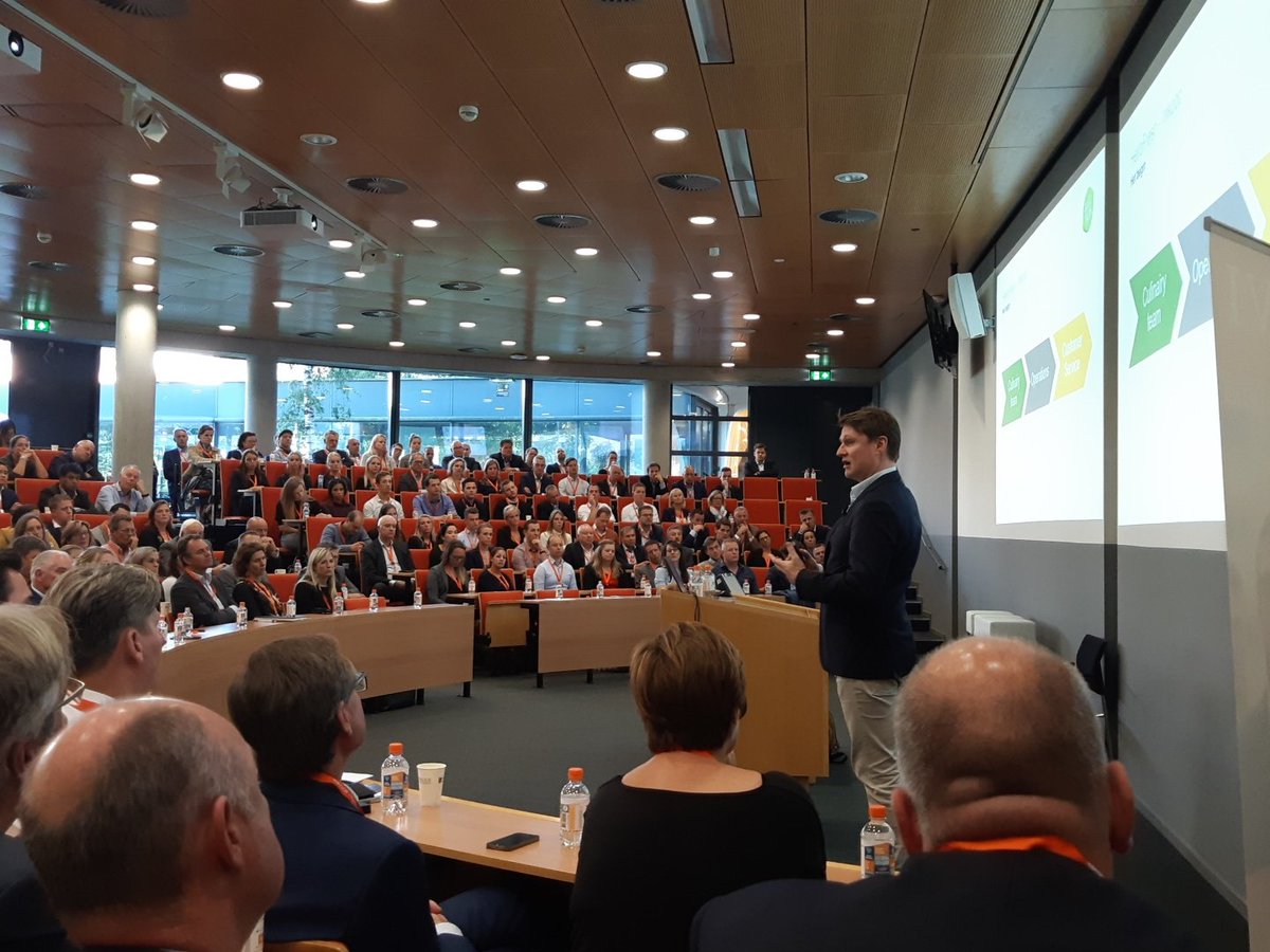 TonvGeijlswijk's tweet photo. Op #NEVINyenrode spreekt Bob Kroeskop van @HelloFreshNL over inkoop bij snelgroeiende organisaties! https://t.co/nkORInsMfL
